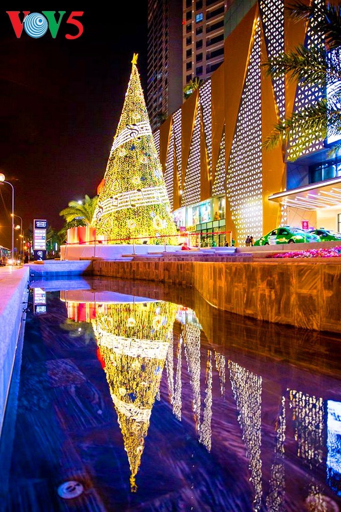 Weihnachtsstimmung in Hanoi - ảnh 2