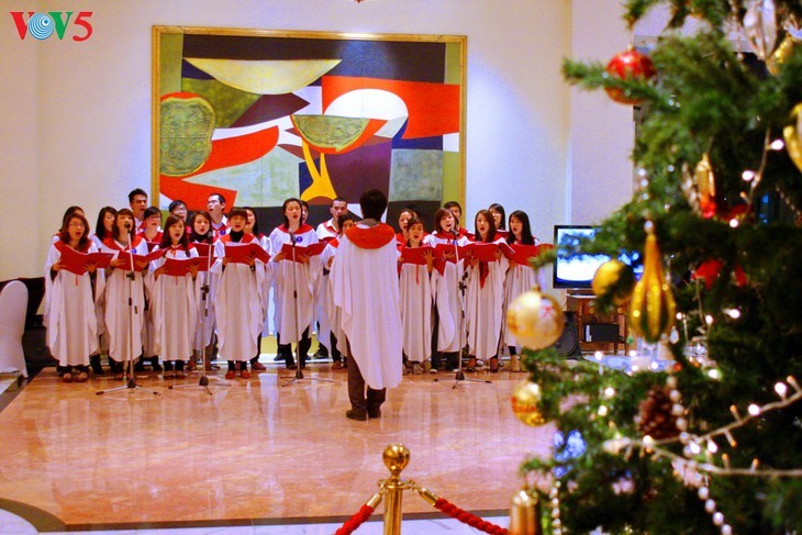 Weihnachtsstimmung in Hanoi - ảnh 6
