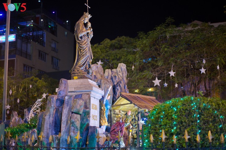 Weihnachtsstimmung in Hanoi - ảnh 7