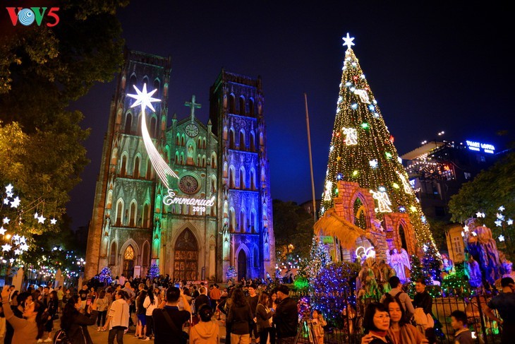 Weihnachtsstimmung in Hanoi - ảnh 9