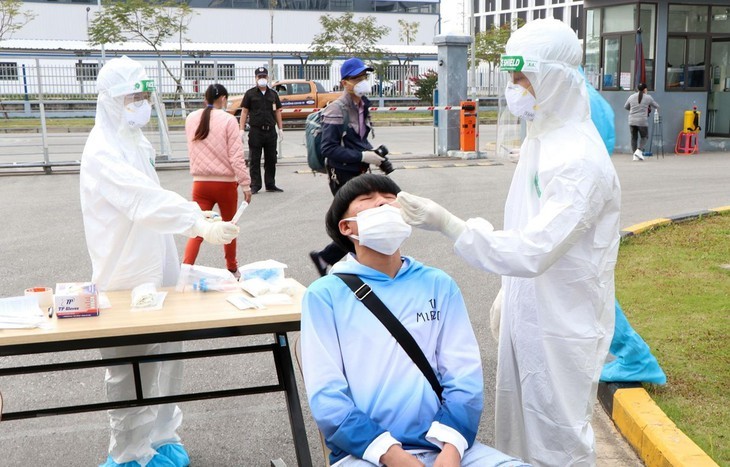 코로나19방역 국가지도위원회: 감염지역과 지방을  이동하는 사람을 긴밀히 관리해야.. - ảnh 1