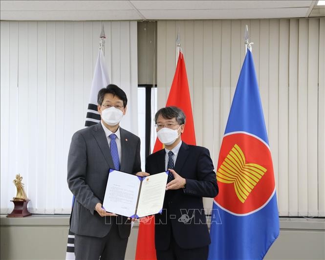 한국  춘천시,  달랏시에 코로나19 항원 신속 검사키트  5,000개 기증 - ảnh 1