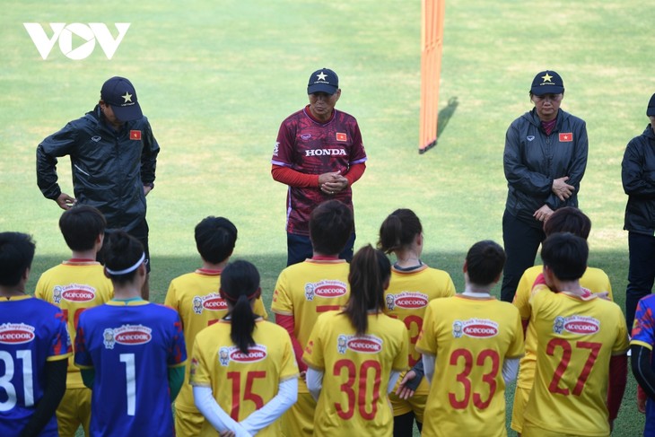 베트남 여자 축구 대표팀, 제19회 아시안 게임 출정 위해 출국 - ảnh 1