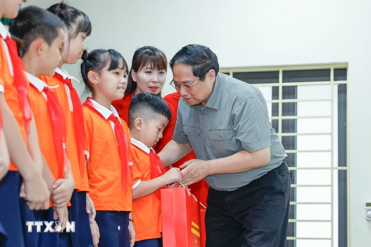 팜 민 찐 총리, 아동이 포괄적으로 발전하도록 최고의 조건 마련 요구 - ảnh 1