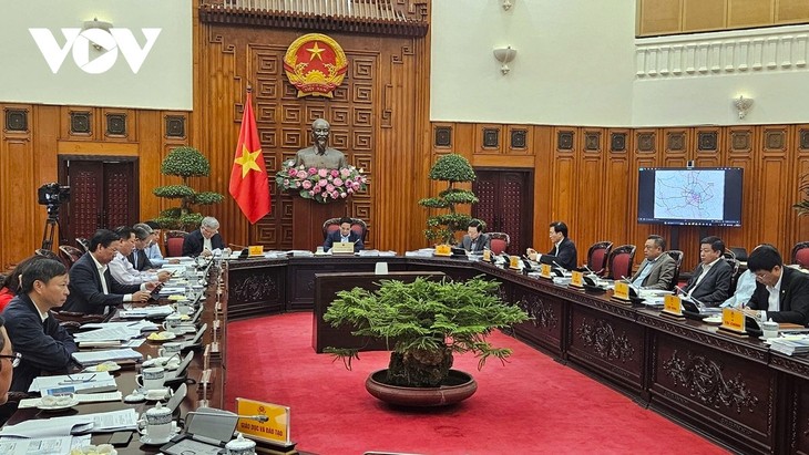 팜 민 찐 총리, “하노이와 호찌민시 내 도시철도 시스템 현대적인 방향으로 건설해야…” - ảnh 1