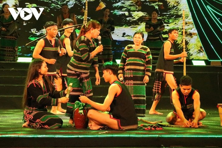 2024년 꽝찌 베트남 소수민족 문화 축제 개막 - ảnh 1