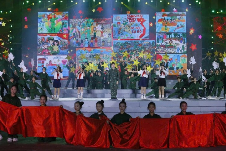 ‘역사적인 길’ 예술 프로그램, ‘호찌민 부대’의 자랑스러운 이미지 재현 - ảnh 1