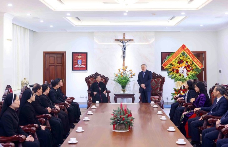 응우옌 호아 빈 상임 부총리, 주 하노이 성직자들에게 성탄절 축하 - ảnh 1