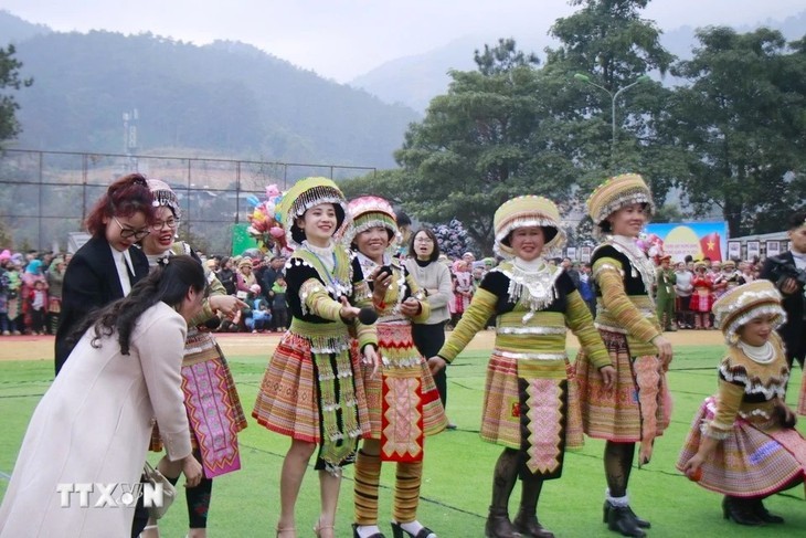 거우따오(Gầu Tào), 옌바이성 몽족 공동체 최대 축제 - ảnh 2