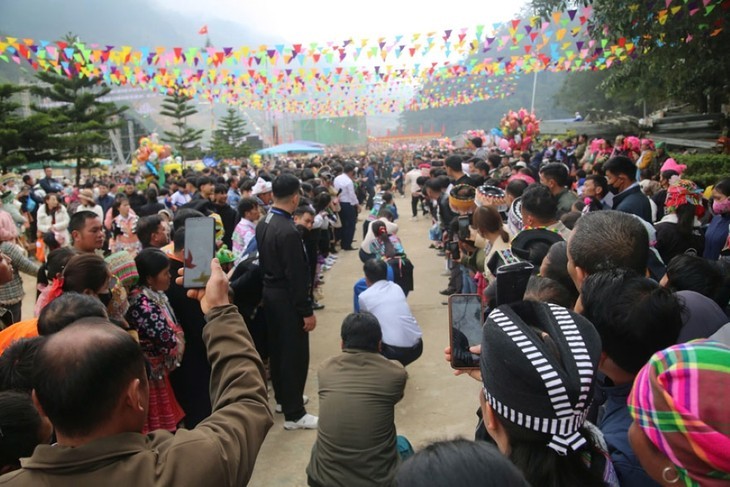 거우따오(Gầu Tào), 옌바이성 몽족 공동체 최대 축제 - ảnh 3