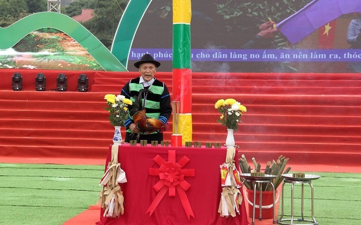 거우따오(Gầu Tào), 옌바이성 몽족 공동체 최대 축제 - ảnh 4