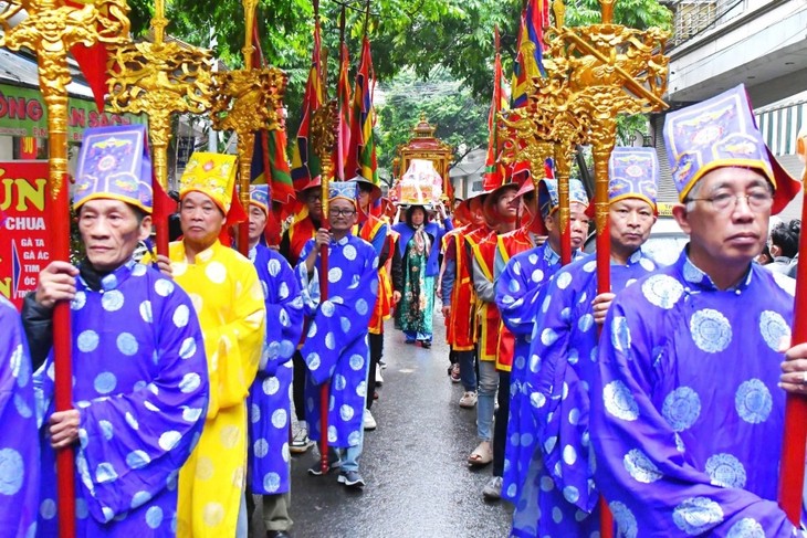 전통 씨름 경기, 수도 하노이의 독특한 봄 축제 문화 - ảnh 1