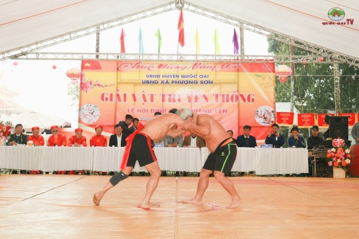 전통 씨름 경기, 수도 하노이의 독특한 봄 축제 문화 - ảnh 3