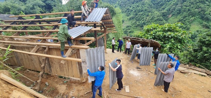 베트남 북부 산악 지방 옌바이성, 가건물 및 황폐한 집 철거 작업 촉진 - ảnh 1
