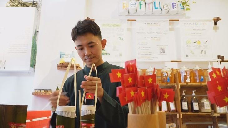 베트남 전국 카페, ‘금성홍기 음료’ 트렌트로 매출 상승 - ảnh 3