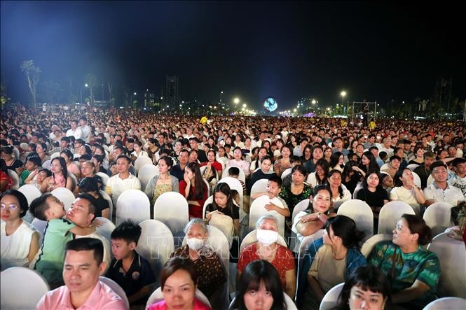 하남성 문화관광주간 개막식 1만여 명 참여 - ảnh 3