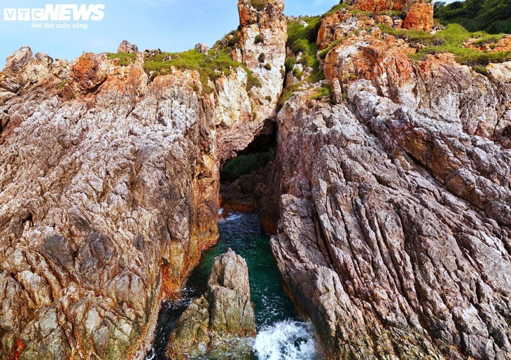 베트남 빈딘성 비롱(Vi Rồng) 곶의 원시적인 풍경과 신비로운 이야기 - ảnh 8