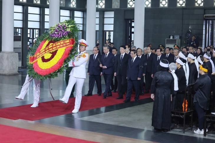 故 쩐 득 르엉 전 국가주석 국장, 650여 개 국내외 조문단 기록 - ảnh 1
