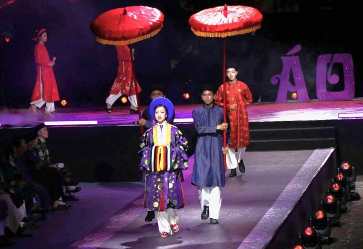 2025년 후에 아오자이 야간 축제 개막 - ảnh 2