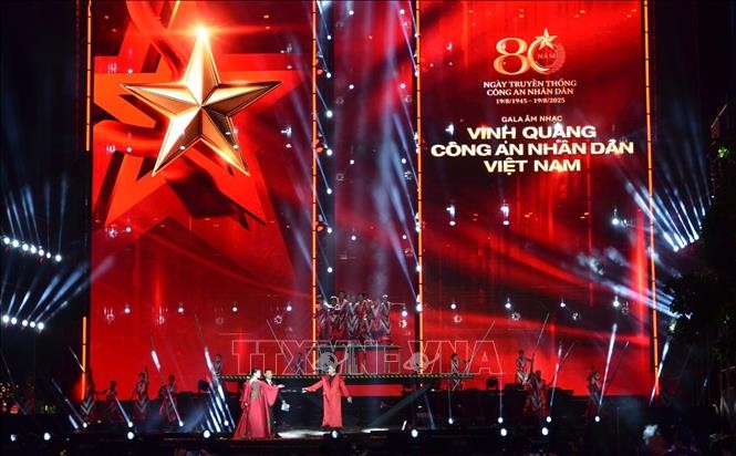 ‘베트남 인민공안의 영광’ 음악 갈라 쇼 개최   - ảnh 1