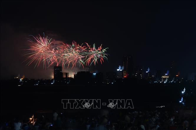 2025년 다낭 국제 불꽃 축제 네 번째 밤, 유럽의 다채로운 색채로 빛나 - ảnh 1