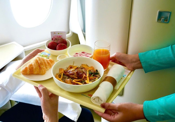 베트남항공, 승객 대상 흥옌 특산 ‘바이쯩’ 리치 제공 - ảnh 1