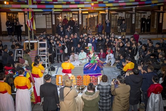 베트남 허우동 – 한국 굿, 양국의 독특한 정신문화유산 - ảnh 4