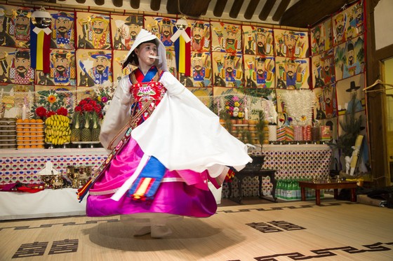 베트남 허우동 – 한국 굿, 양국의 독특한 정신문화유산 - ảnh 3