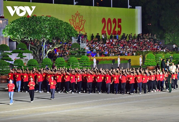 베트남, 8월 혁명 성 공 및 9‧2 독립 80주년 기념식 준비로 한껏 고조된 축제 분위기 - ảnh 2
