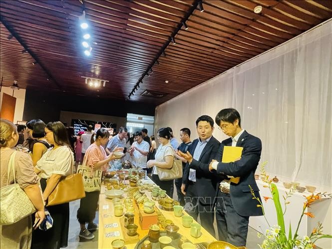 ‘땅의 형상’ 전시, 베트남-일본 문화 잇는 가교 - ảnh 1