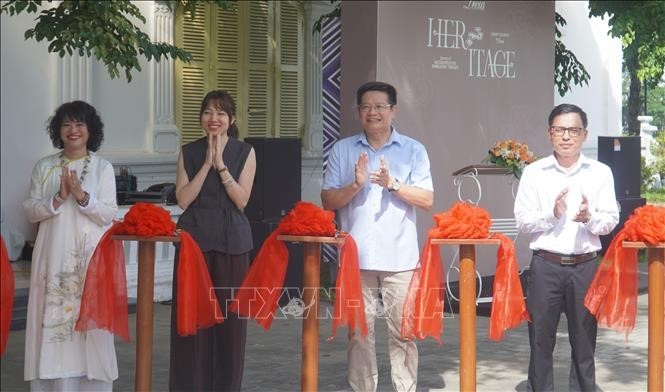 현대적 창의의 흐름 속 ‘HER-ITAGE’ 베트남 자수 전시회 - ảnh 1