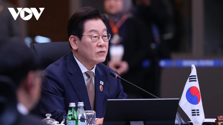 ‘아세안 회의 참석’ 팜 민 찐 베트남 총리, 한‧아세안 고위급 회의 참석 - ảnh 3