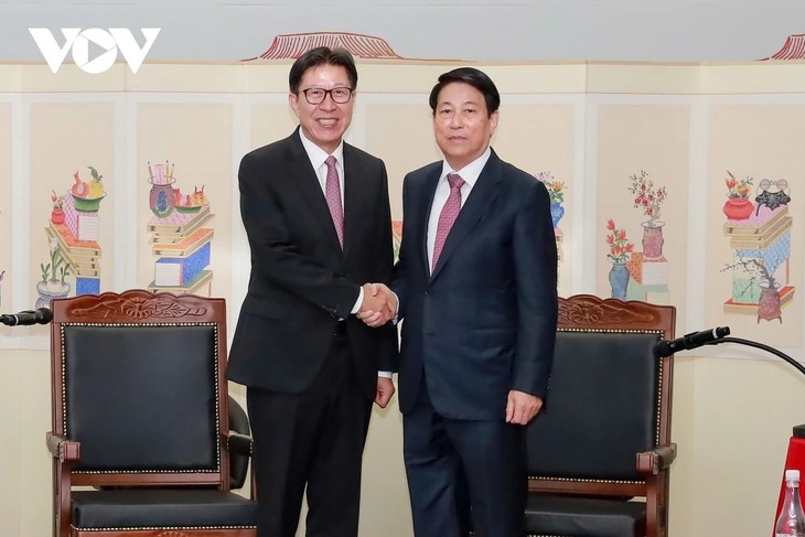 ‘방한 중인’ 르엉 끄엉 국가주석, 부산 시장 접견 - ảnh 1