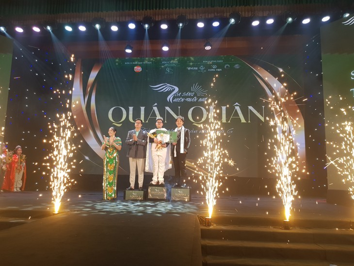 도안 응옥 자 바오 학생, 2025년 ‘빛나는 어린 천사’ 대회 우승 차지 - ảnh 3