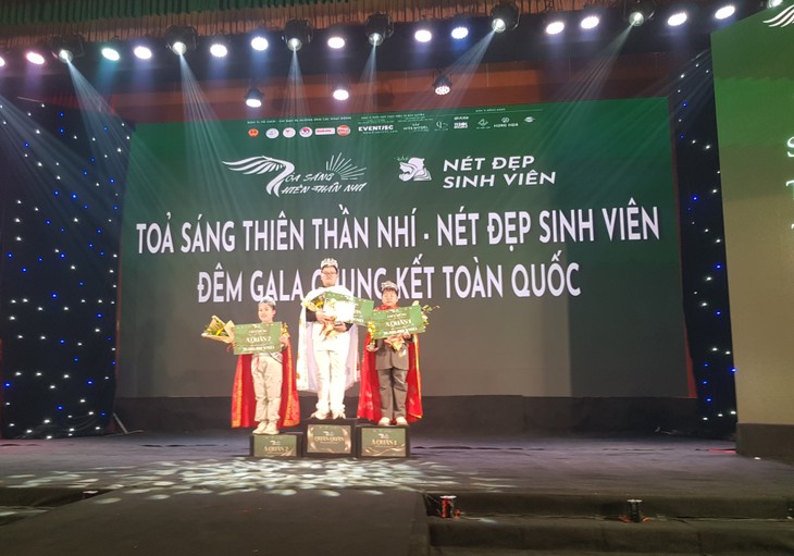 도안 응옥 자 바오 학생, 2025년 ‘빛나는 어린 천사’ 대회 우승 차지 - ảnh 2