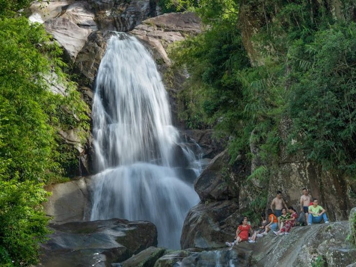 새해 맞이 여행: ‘사계절의 소나타’ 꽝닌성 빈리에우면 - ảnh 3