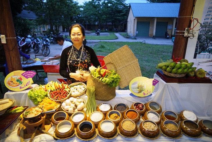 ម្ហូបអាហាររាជវាំងនិងប្រជាប្រិយរបស់ Hue - ảnh 1