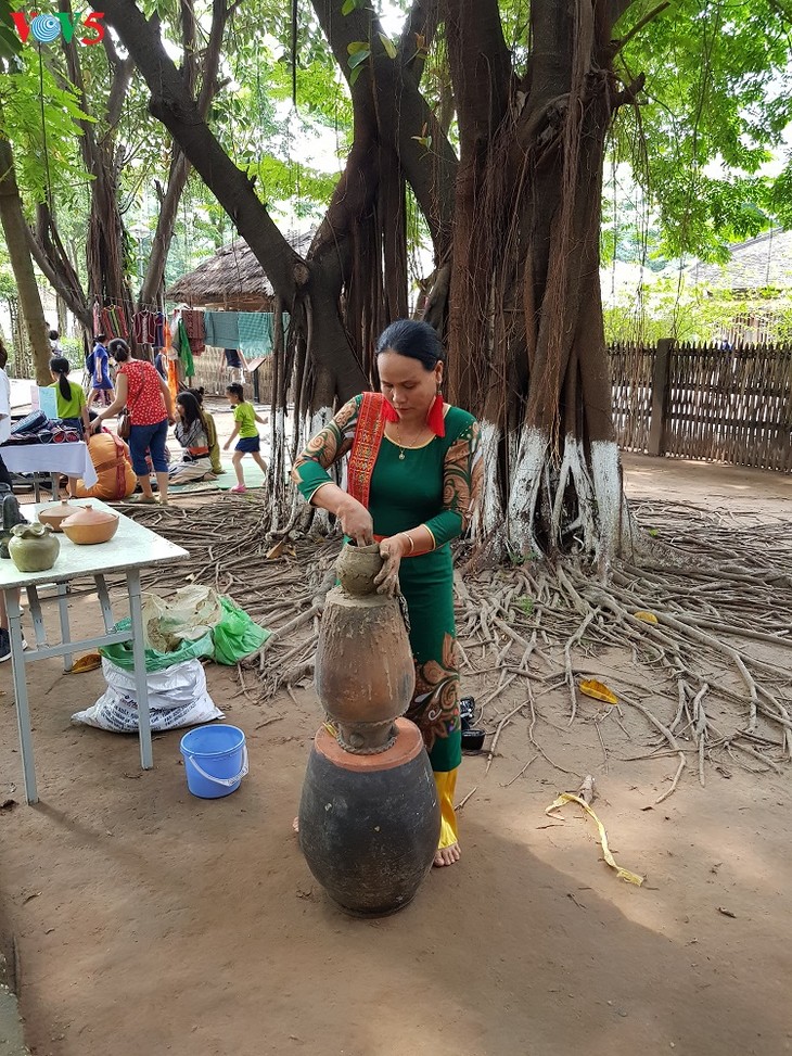 ភាពវិសេសវិសាលនៃភូមិកុលាលភាជន៍ Bau Truc - ảnh 2