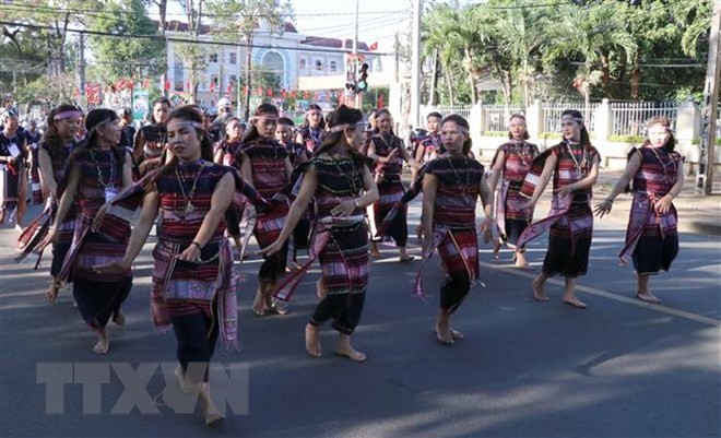 ពិធីបិទមហោស្រពវប្បធម៌គងឃ្មោះ Tay Nguyen ឆ្នាំ២០១៨ - ảnh 1