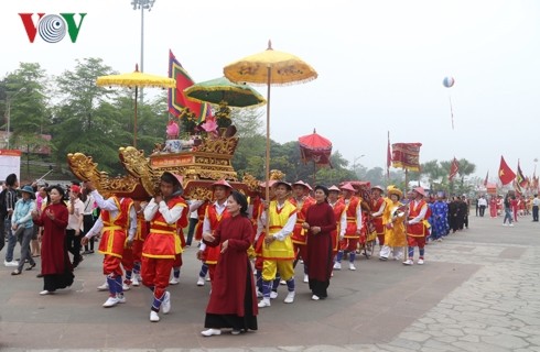 ជំនឿសែនខួបស្ដេច Hung តភ្ជាប់ប្រជាជាតិវៀតណាមជាមួយគ្នា - ảnh 2