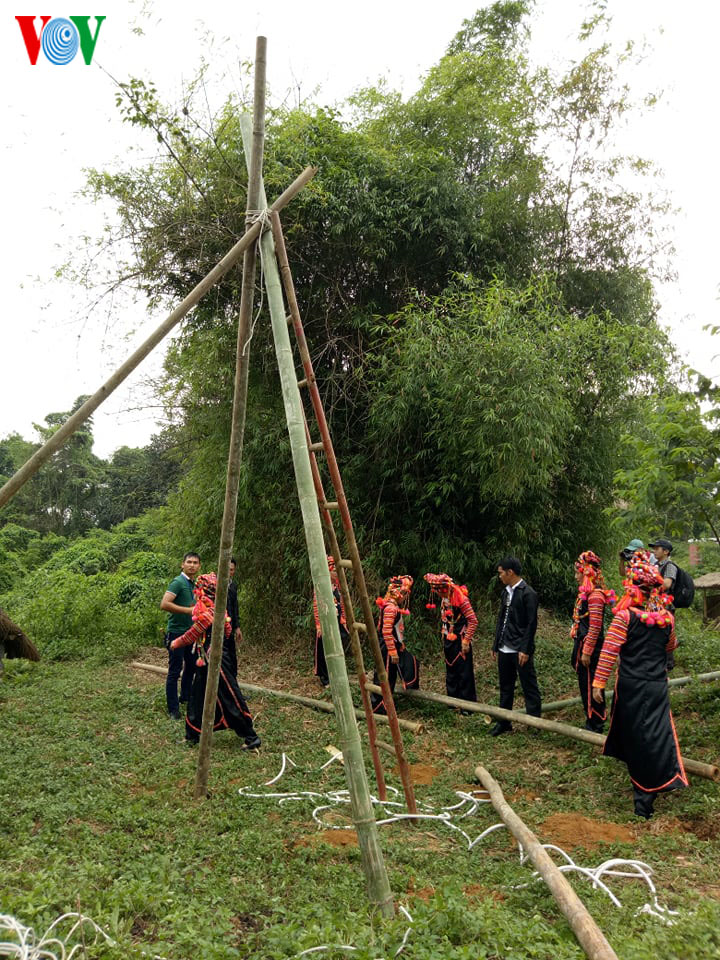 ជនជាតិ Ha Nhi លេងយោលទោងក្នុងបុណ្យតេតរដូវវស្សា - ảnh 1