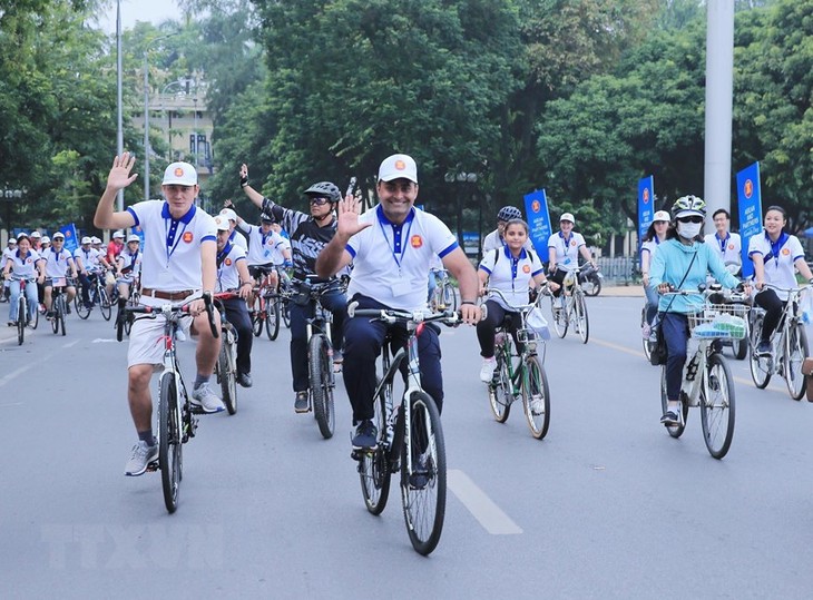 ទិវាគ្រួសារអាស៊ានឆ្នាំ ២០១៩ បានប្រព្រឹត្តទៅយ៉ាងសប្បាយរីករាយនៅទីក្រុងហាណូយ - ảnh 1