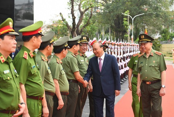 នាយករដ្ឋមន្រ្តី លោក Nguyen Xuan Phuc ចូលរួមសន្និបាតនគរបាលទូទាំងប្រទេស - ảnh 1