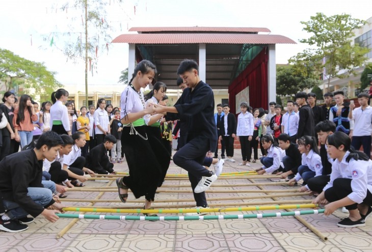 សិល្បៈ Xoe Thai និងភាពស្រស់ស្អាតរបស់សហគមន៍វប្បធម៌ជនជាតិ Thai ភាគពាយព្យ - ảnh 19