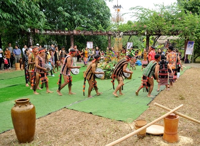 ពិធីបន់ស្រន់បួងសួងសុំទឹកភ្លៀងរបស់ជនជាតិ X'tieng - ảnh 2