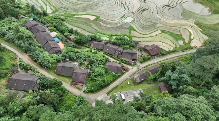 ភូមិ Hoai Khao ខេត្ត Cao Bang អភិវឌ្ឍន៍ទេសចរណ៍ដោយផ្សារភ្ជាប់នឹងការអភិរក្សវប្បធម៌ជនជាតិ - ảnh 1