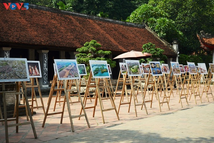 ពិព័រណ៍រូបថត “ហាណូយក្នុងដួងចិត្តខ្ញុំ”៖ ហាណូយស្ទុះឈានទៅមុខ” - ảnh 2