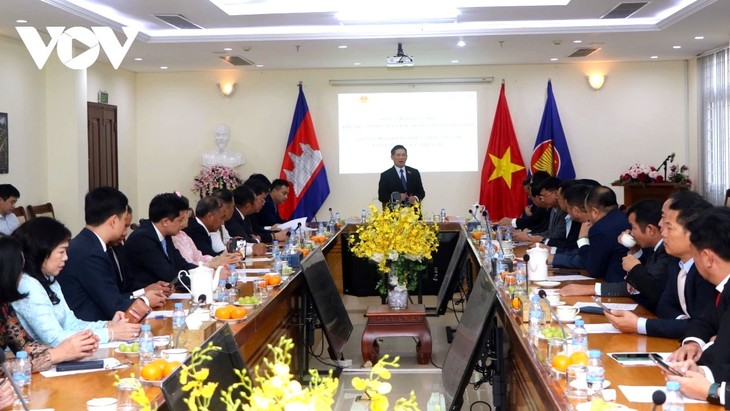 ឧបនាយករដ្ឋមន្ត្រីវៀតណាមលោក Ho Duc Phoc ជួបជាមួយសហគមន៍ធុរកិច្ចវៀតណាមនៅកម្ពុជា - ảnh 1
