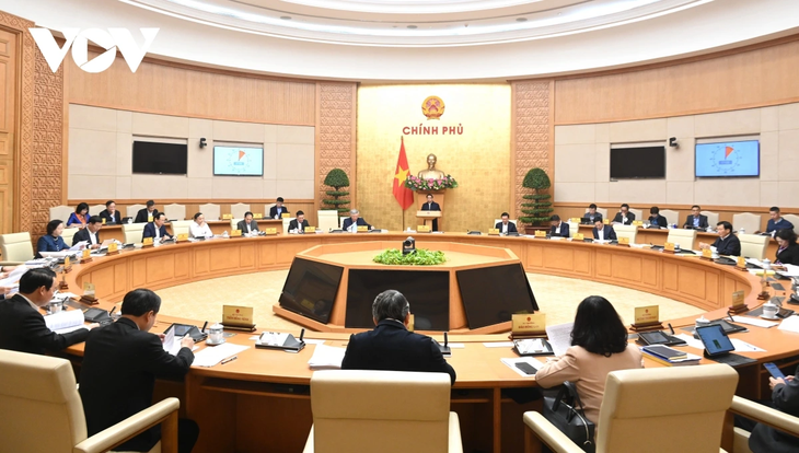 លោកនាយករដ្ឋមន្ត្រី ហ្វាម មិញជីញ ដឹកនាំកិច្ចប្រជុំរដ្ឋាភិបាលស្តីពីការតាក់តែងច្បាប់ - ảnh 1