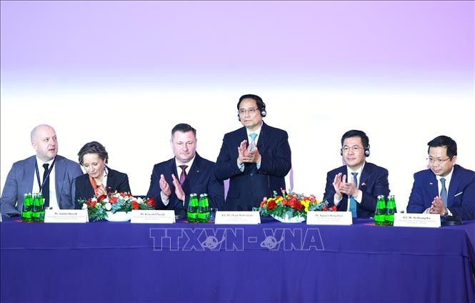 លោកនាយករដ្ឋមន្ត្រី Pham Minh Chinh អញ្ជើញចូលរួមវេទិកាធុរកិច្ចវៀតណាម-ប៉ូឡូញ - ảnh 1